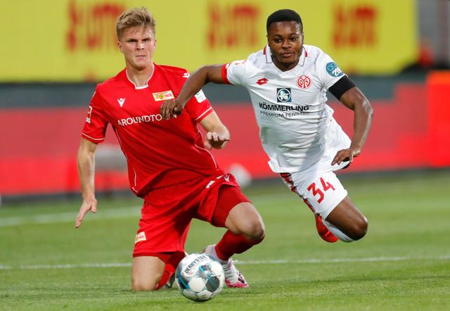 手后卫之间 手后卫之间