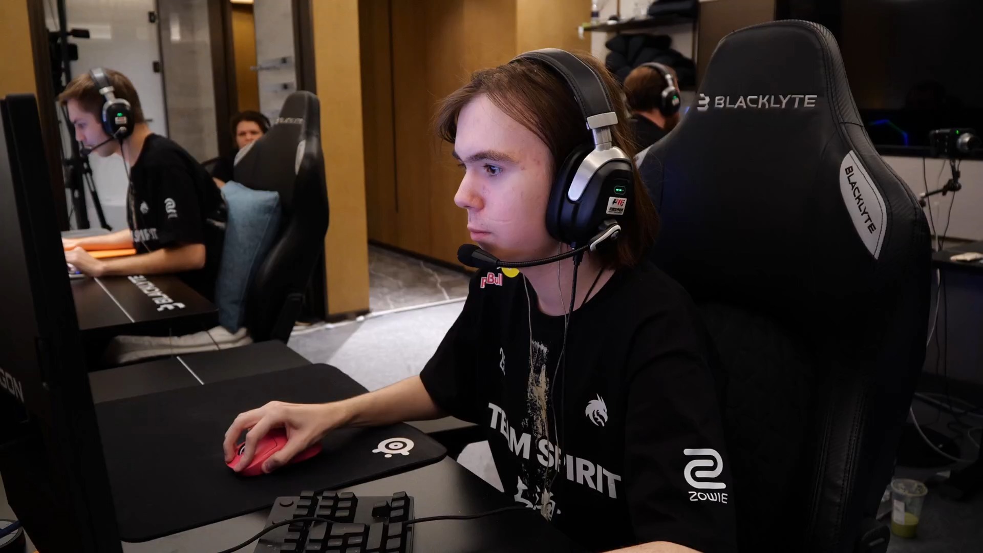 不仅撕开了 不仅撕开了